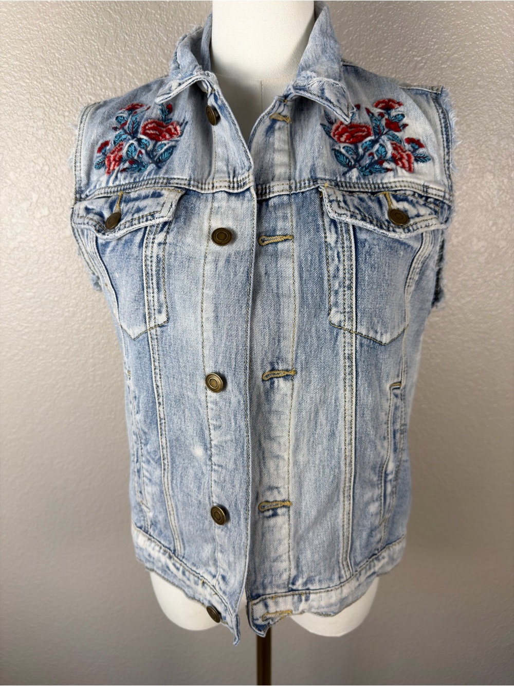 Forever 21 Light Wash Denim Vest with Red Rose Embroidery, Small